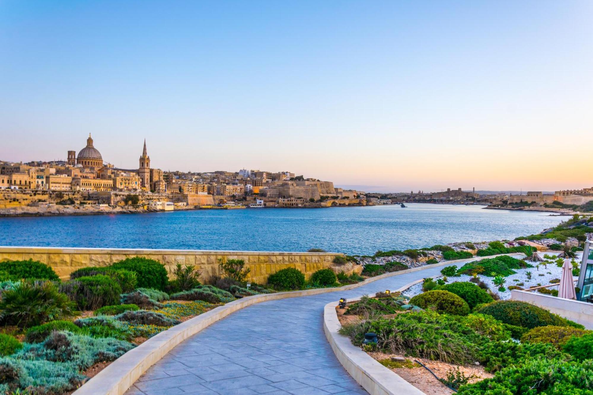 Appartamento La88 Bayview Penthouse With Jacuzzi Sliema Esterno foto