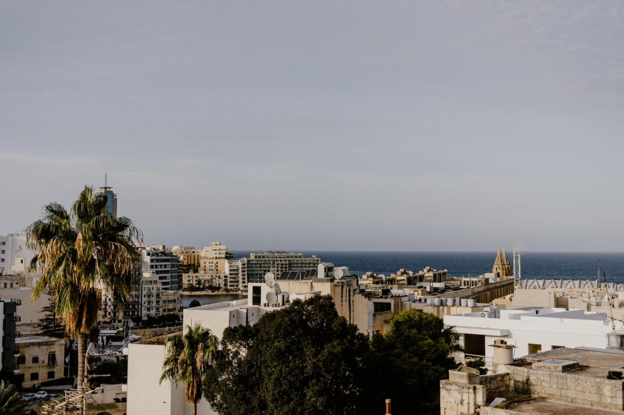Appartamento La88 Bayview Penthouse With Jacuzzi Sliema Esterno foto