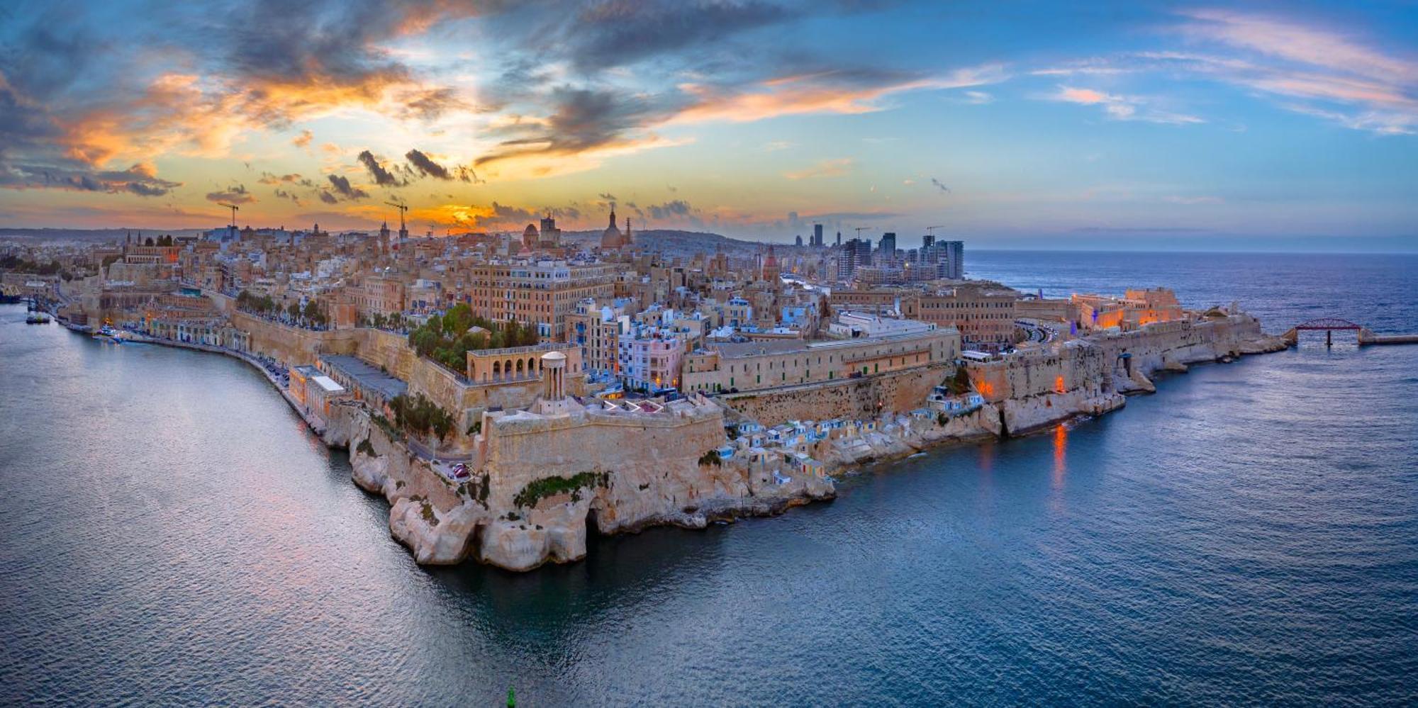 Appartamento La88 Bayview Penthouse With Jacuzzi Sliema Esterno foto