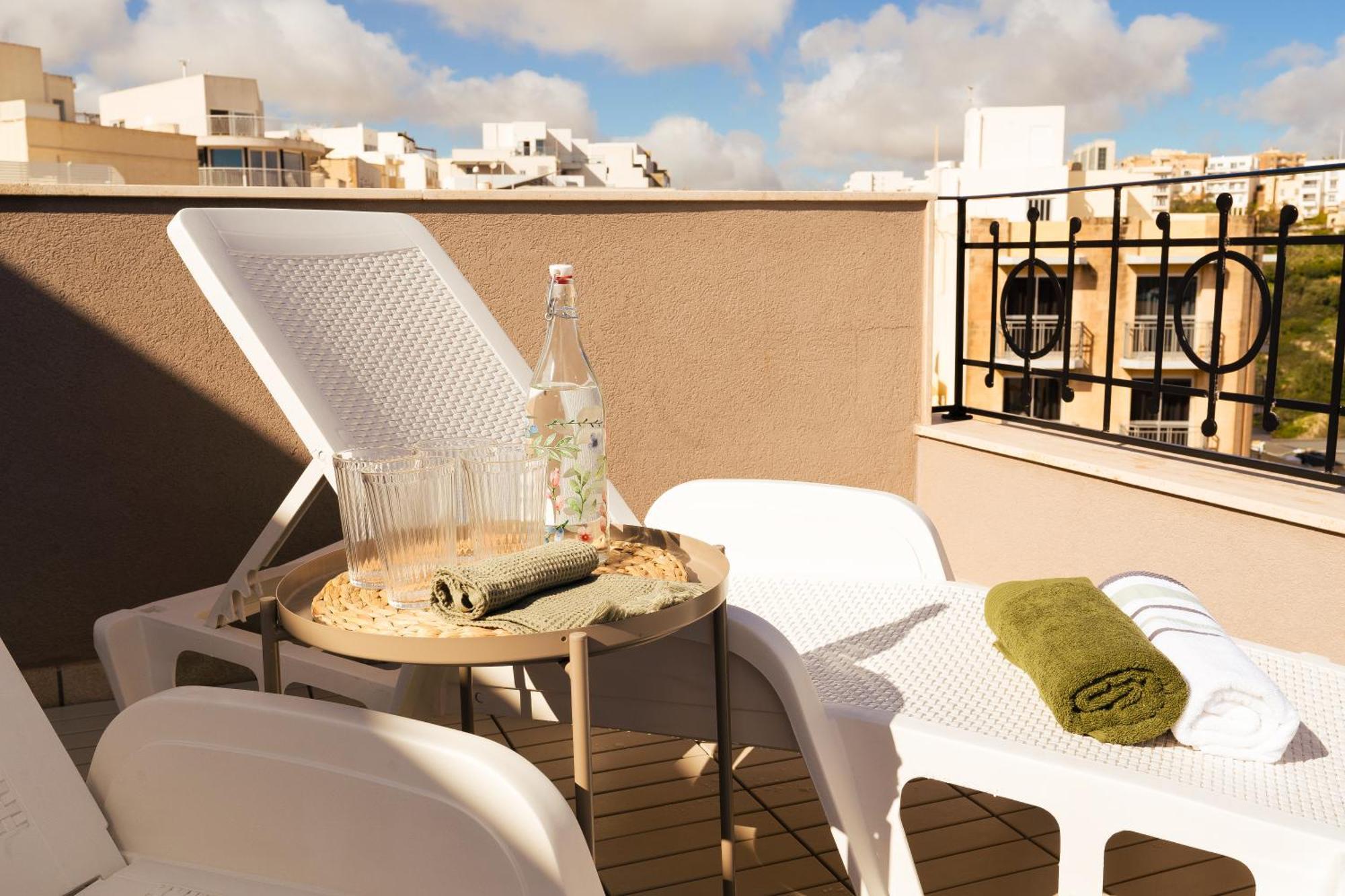Appartamento La88 Bayview Penthouse With Jacuzzi Sliema Esterno foto