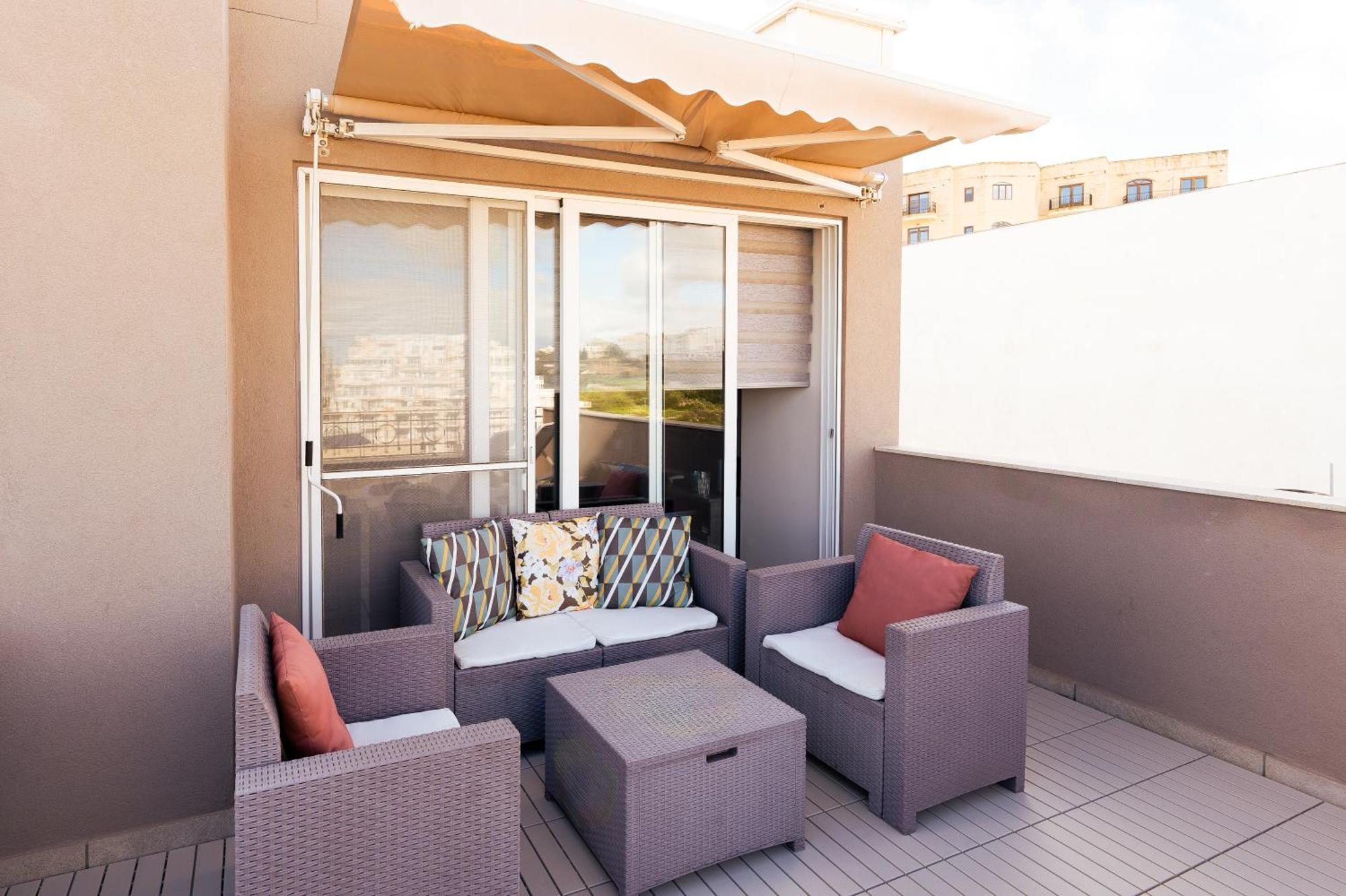 Appartamento La88 Bayview Penthouse With Jacuzzi Sliema Esterno foto