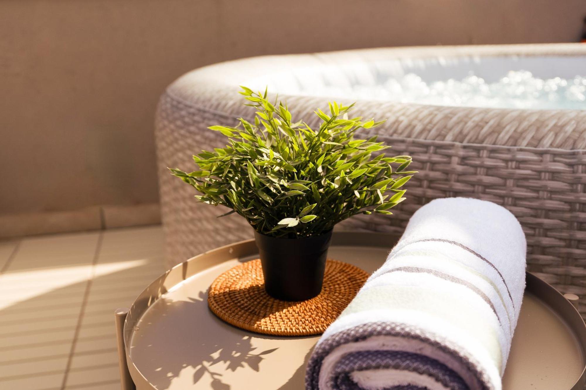 Appartamento La88 Bayview Penthouse With Jacuzzi Sliema Esterno foto