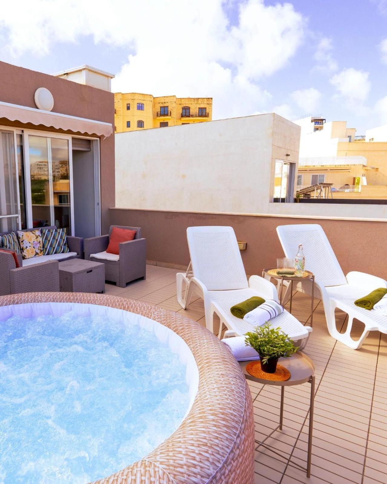 Appartamento La88 Bayview Penthouse With Jacuzzi Sliema Esterno foto